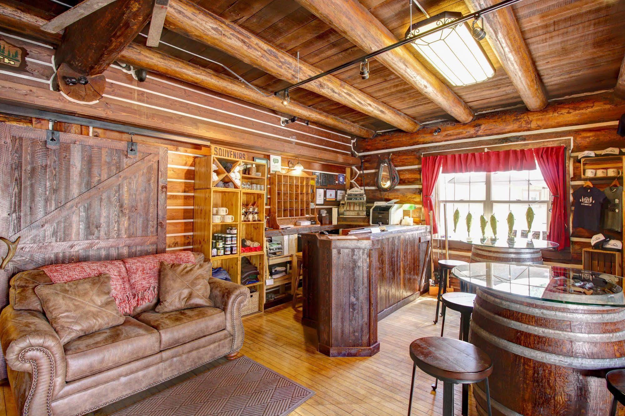 Historic Tamarack Lodge & Cabins Hungry Horse Ngoại thất bức ảnh